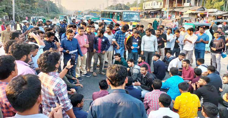 ছয় দাবিতে শজিমেক শিক্ষার্থীদের সড়ক অবরোধ
