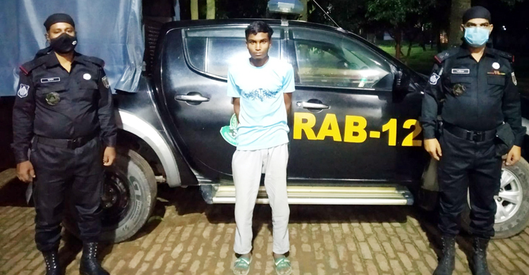 বিশেষ মুহূর্তের ভিডিও ধারণ করে ব্ল্যাকমেল করতেন তিনি