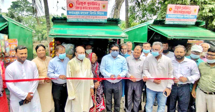 বগুড়ায় পণ্যসহ দোকান পেলেন ২৯ ভিক্ষুক
