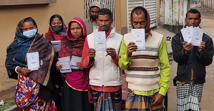 গ্রাহকের অর্ধকোটি টাকা হাতিয়ে নিয়ে এনজিও উধাও!
