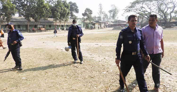 অ্যাডহক কমিটি নিয়ে সংঘর্ষে বই বিতরণ ভন্ডুল