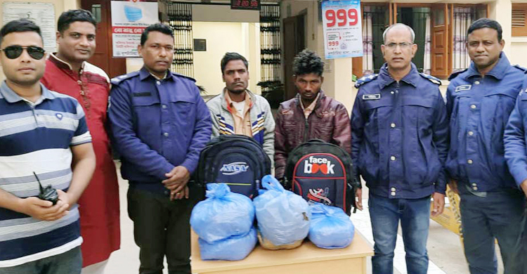 শ্যামলী বাসের যাত্রীর ব্যাগে মিলল সাড়ে ৪ কেজি গাঁজা