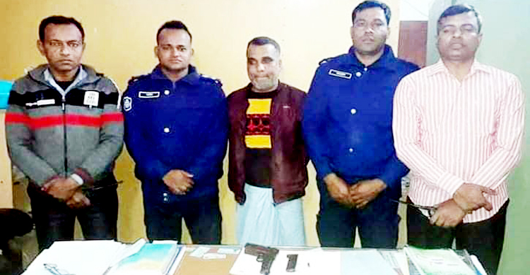 বগুড়ায় পিস্তলসহ দাদন ব্যবসায়ী গ্রেফতার
