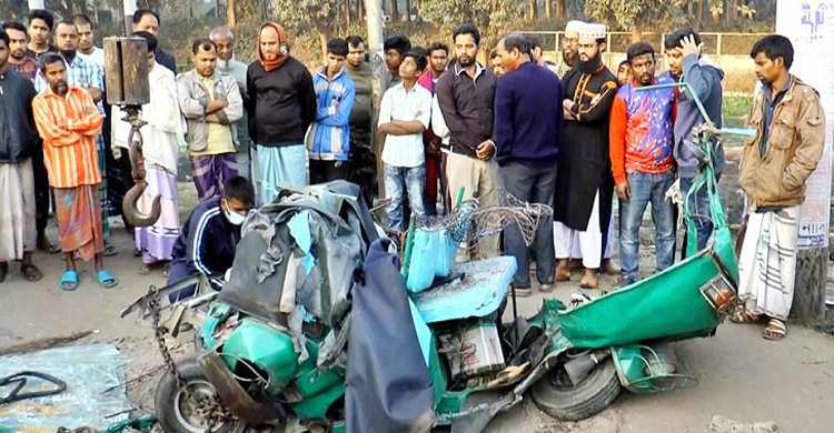 বগুড়ায় বাস-টেম্পু-ট্রাকের ত্রিমুখী সংঘর্ষ, নিহত ৪