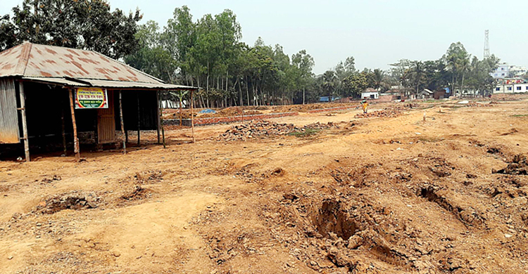 চাঁদা না পেয়ে মাদরাসার জায়গা দখল করলেন ইউপি সদস্য