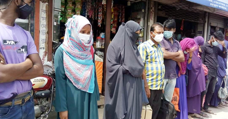 বগুড়ায় আবাসিক হোটেল থেকে নারীসহ আটক ১৭