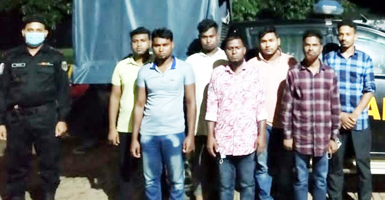 বগুড়ায় মদসহ আটক ৭