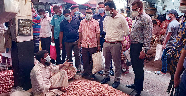 ফুটপাত দখল-মাস্ক না পরায় জরিমানা ২৮০০ টাকা