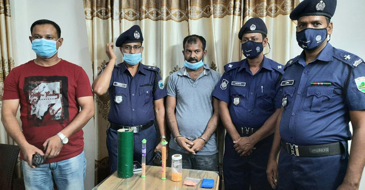 পুলিশের ভয়ে ব্যাগে ১২৭০ ইয়াবা নিয়ে দৌড়, অতঃপর ধরা