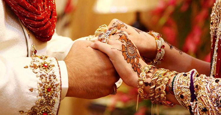 বিদেশ থেকে ফিরে জানলেন স্ত্রী তালাক দিয়ে মামাতো ভাইকে বিয়ে করেছেন