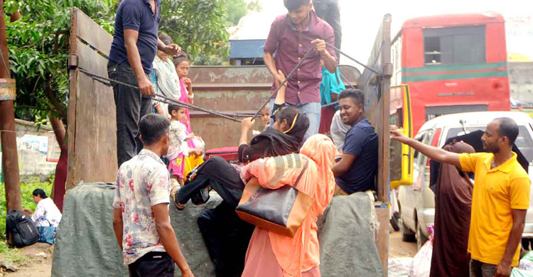 দুর্ভোগ নিয়েই কর্মস্থলে ফিরছে মানুষ