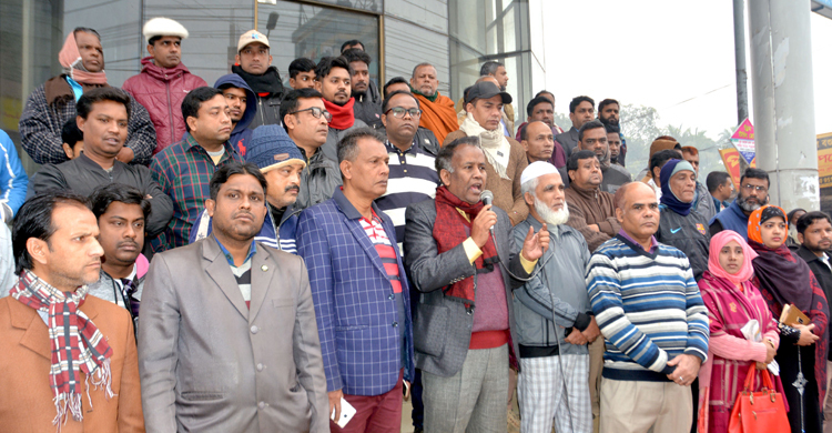 বগুড়ায় শিক্ষাপ্রতিষ্ঠানের সামনে অভিভাবকদের ধর্মঘট