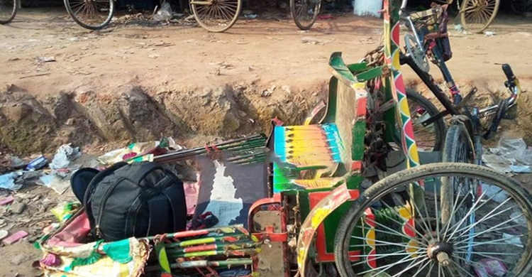 পিকআপের ধাক্কায় প্রাণ গেল শিশুর, মা-ভাই-বোন হাসপাতালে