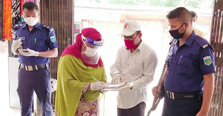 মাস্ক না পরে মার্কেটে আসায় ৯ ক্রেতাকে জরিমানা