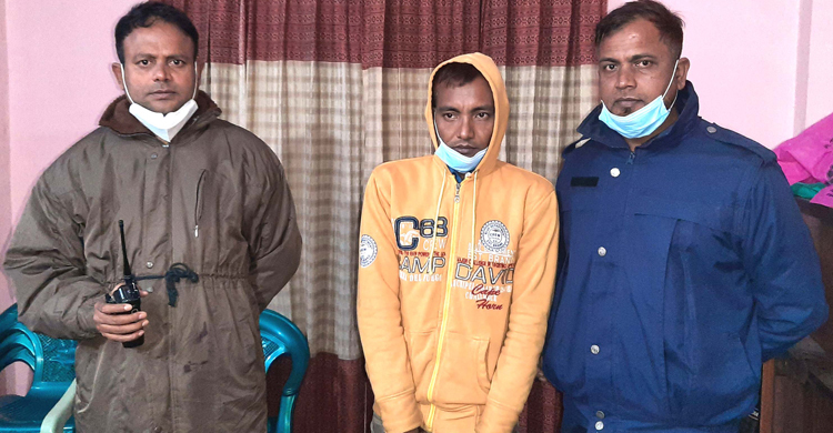 চোর-চোর চিৎকার করে মাদক বিক্রেতাকে ধরল পুলিশ