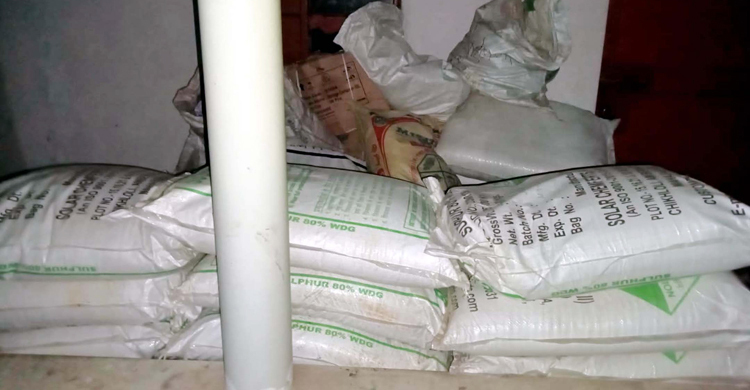 মধ্যরাতে ভেজাল সার ও কীটনাশক তৈরির কারখানার সন্ধান, আটক ২