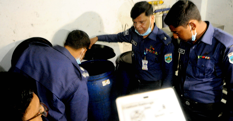 অবৈধ ১৫শ লিটার স্পিরিটসহ হোমিও ওষুধ তৈরির সরঞ্জাম উদ্ধার