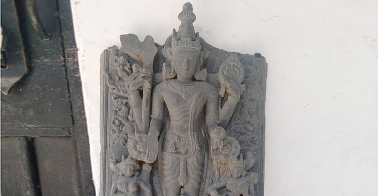 পুকুর খুঁড়তে গিয়ে মিলল ৮৬ কেজির বিষ্ণুমূর্তি