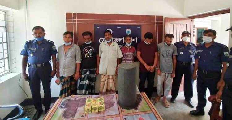 বগুড়ায় জুয়া খেলার সরঞ্জাম-অর্থসহ গ্রেফতার ৬