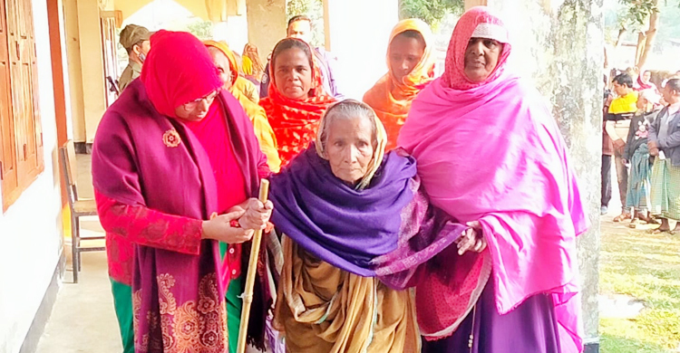 ৮৮ বছর বয়সে ইভিএমে প্রথম ভোট দিলেন মর্জিনা