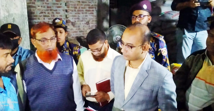 বগুড়ায় যুবলীগ সদস্যের গুদাম থেকে সরকারি চাল উদ্ধার
