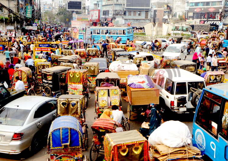 বগুড়ায় রঙিন ইজিবাইকে যানজট নিয়ন্ত্রণের পরিকল্পনা