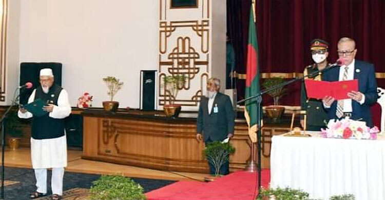 প্রতিমন্ত্রী হিসেবে শপথ নিলেন ফরিদুল হক