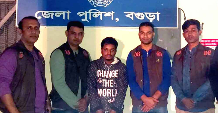 বগুড়ায় মেডিকেল শিক্ষার্থীকে ছুরিকাঘাত, বাবা-ছেলে গ্রেফতার