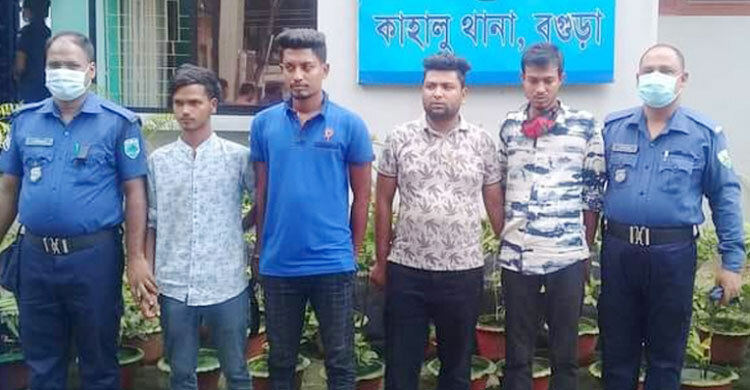 বগুড়ায় পুলিশের সঙ্গে ধস্তাধস্তি, অস্ত্রসহ গ্রেফতার ৪