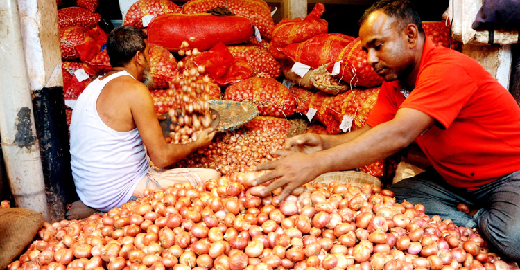 বগুড়ায় দুই সপ্তাহে পেঁয়াজের দাম দ্বিগুণ