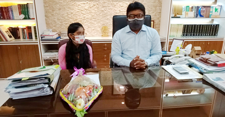 এক ঘণ্টার ‘জেলা প্রশাসক’ একাদশের ছাত্রী আফিয়া