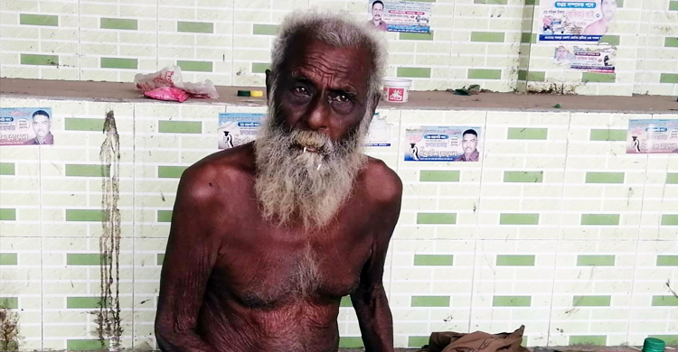 বৃদ্ধ শিক্ষক আব্দুর রশিদের চিকিৎসার দায়িত্ব নিলেন ইউএনও