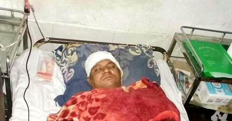 ওয়াশরুমে ঢুকে স্বেচ্ছাসেবক দল নেতাকে ছুরিকাঘাত