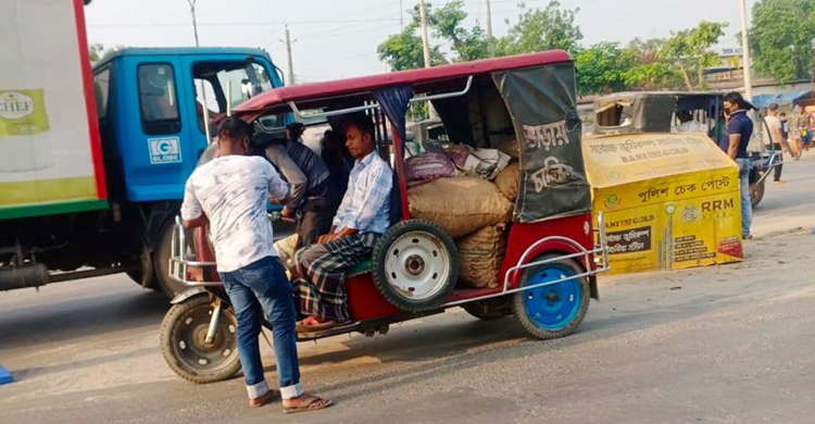 করোনা সংকটেও সড়কে থেমে নেই চাঁদাবাজি
