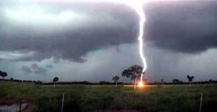 দেবীগঞ্জে বজ্রপাতে দুই শ্রমিকের মৃত্যু