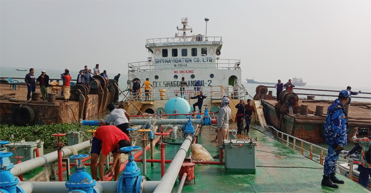 ভোলায় অকটেন-ডিজেল নিয়ে ডুবে যাওয়া জাহাজ উদ্ধার