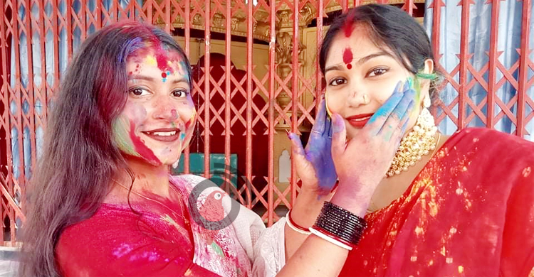 ঠাকুরগাঁওয়ে রঙে রঙিন দোল উৎসব