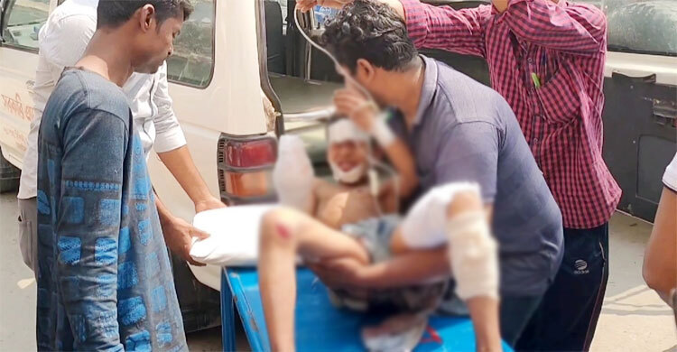 মেহেরপুরে থানা চত্বরে বোমা বিস্ফোরণ, দুই শিশু আহত