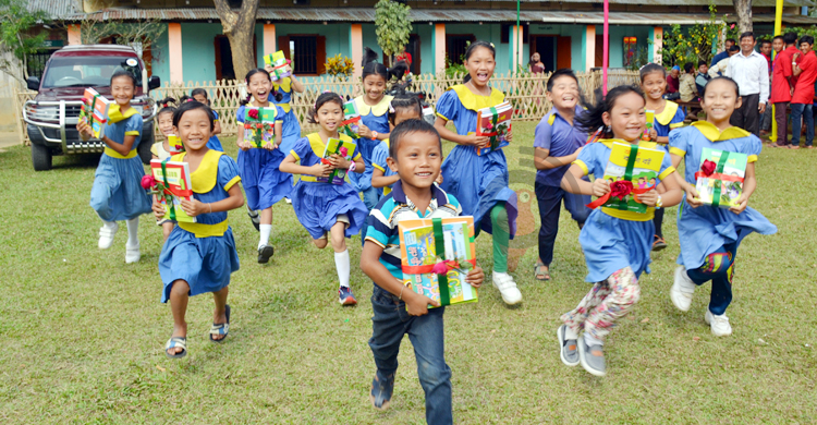 মাতৃভাষায় বই পেলেও শিক্ষক পাচ্ছে না ক্ষুদ্র নৃ-গোষ্ঠীর শিশুরা
