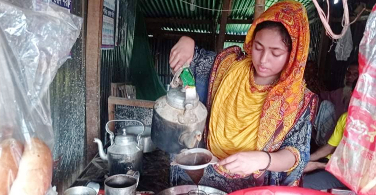 স্বপ্ন পূরণে এক হাতে কেটলি অন্য হাতে বই