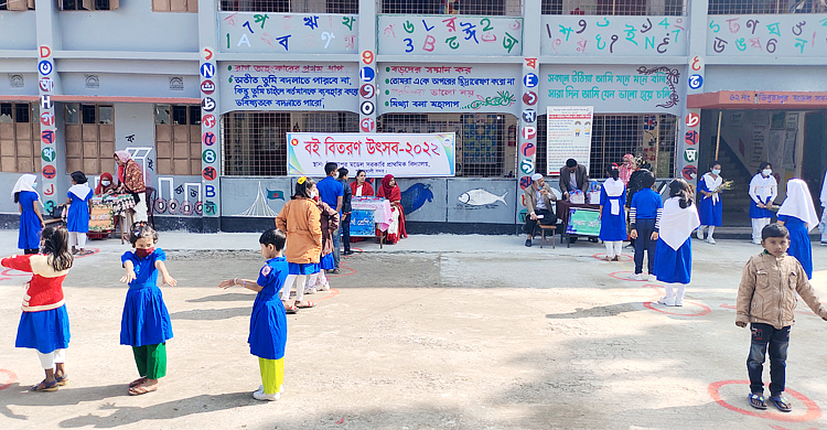 খালি হাতে ফিরে গেলো ৬ষ্ঠ শ্রেণির শিক্ষার্থীরা