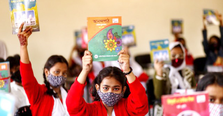 উৎসবের বাকি একদিন, চাহিদার অর্ধেক বইও পৌঁছায়নি মির্জাপুরে