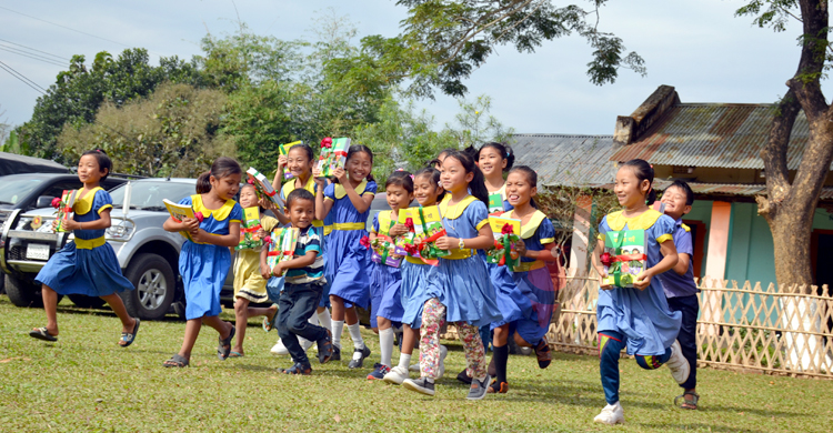 মাতৃভাষায় বই পেলেও শিক্ষক পাচ্ছে না ক্ষুদ্র নৃ-গোষ্ঠীর শিশুরা