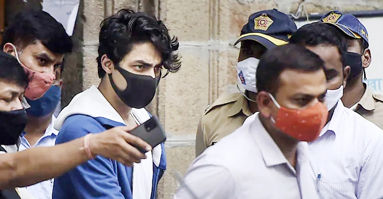 একাধিকবার আবেদন সত্ত্বেও কেন জামিন পাচ্ছেন না আরিয়ান?