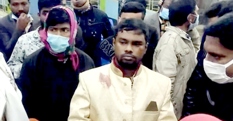 কনের গাড়িতে সাবেক প্রেমিকের হামলা, আহত বর-বরের মা