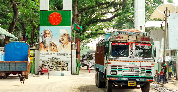 সীমান্ত পেরিয়ে বাংলাদেশে আসছিল ভুয়া লাইসেন্সধারী ৮২ ট্রাকচালক