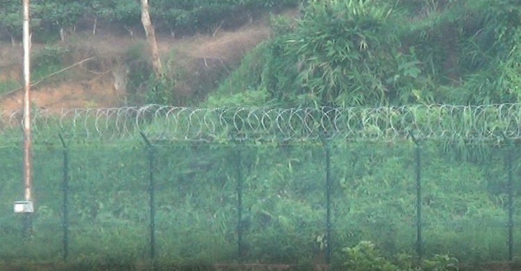শূন্যরেখায় বিএসএফের বেড়ায় বিজিবির বাধা