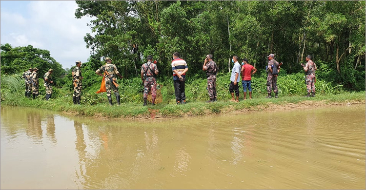 কুমিল্লা সীমান্তে অজ্ঞাত নারীর লাশ, বৈঠকে বিজিবি-বিএসএফ
