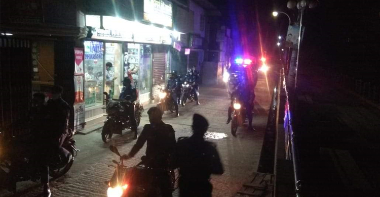 বরগুনায় এক পুলিশ কর্মকর্তার ব্যতিক্রমী মাইকিং