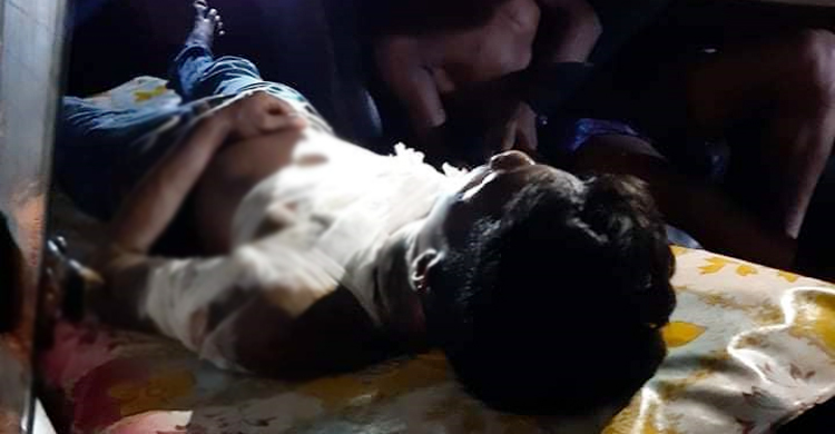 চেয়ারম্যানের বিরুদ্ধে চাল চুরির অভিযোগ, জেলেকে কুপিয়ে রক্তাক্ত